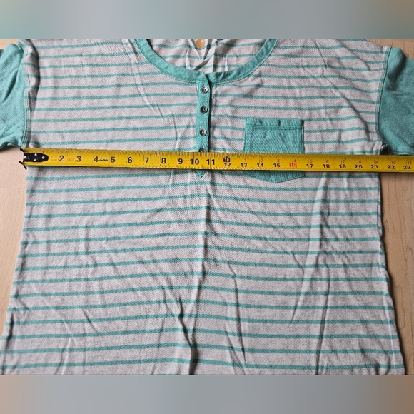 Carhartt Short Sleeve Henley Size XL - Picture 10 of 10